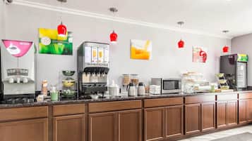 Desayuno continental gratuito y diario