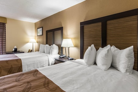 Standard Room, 2 Double Beds, Non Smoking | Desk, soundproofing, iron/ironing board, free WiFi