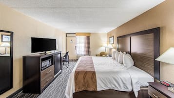 Habitación, 1 cama de matrimonio grande, accesible para personas con discapacidad, no fumadores | Escritorio, sistema de insonorización, tabla de planchar con plancha