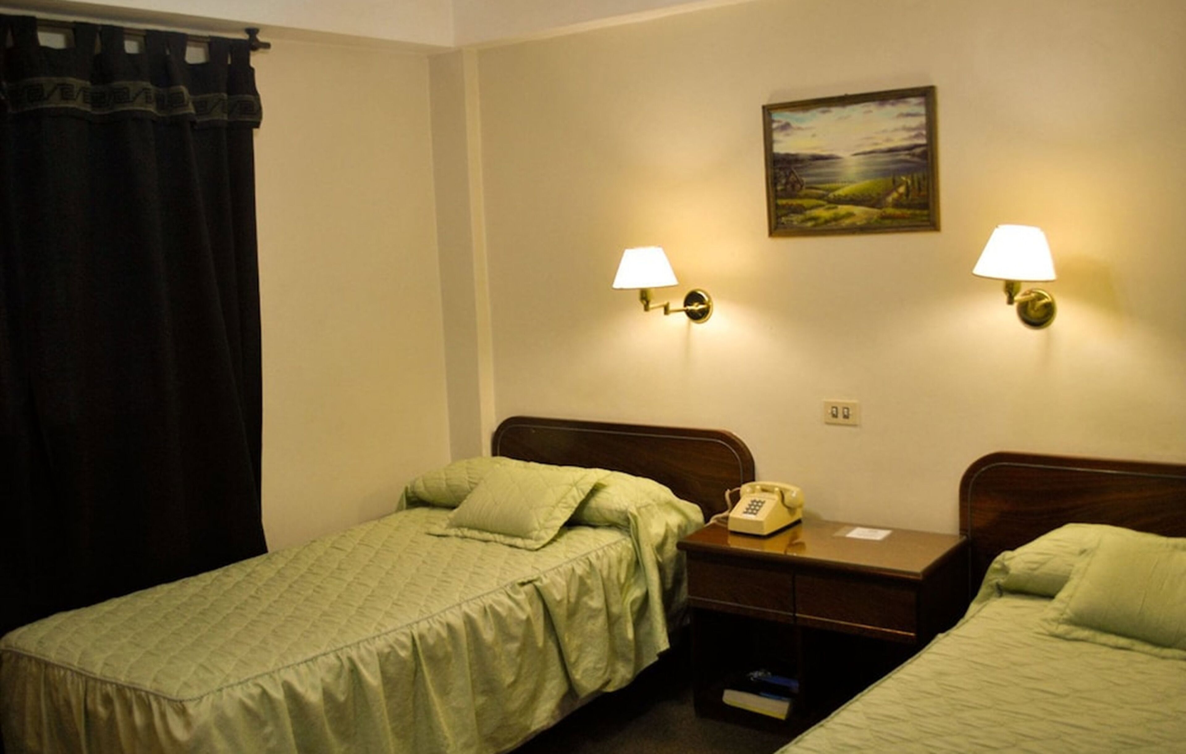 Minibar, safe på rommet, wi-fi (inkludert) og sengetøy