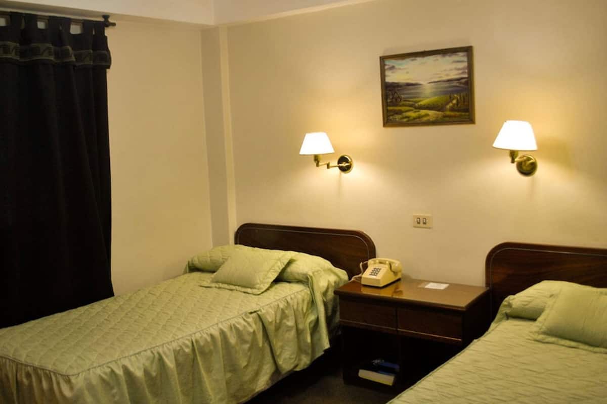 Minibar, safe på rommet, wi-fi (inkludert) og sengetøy