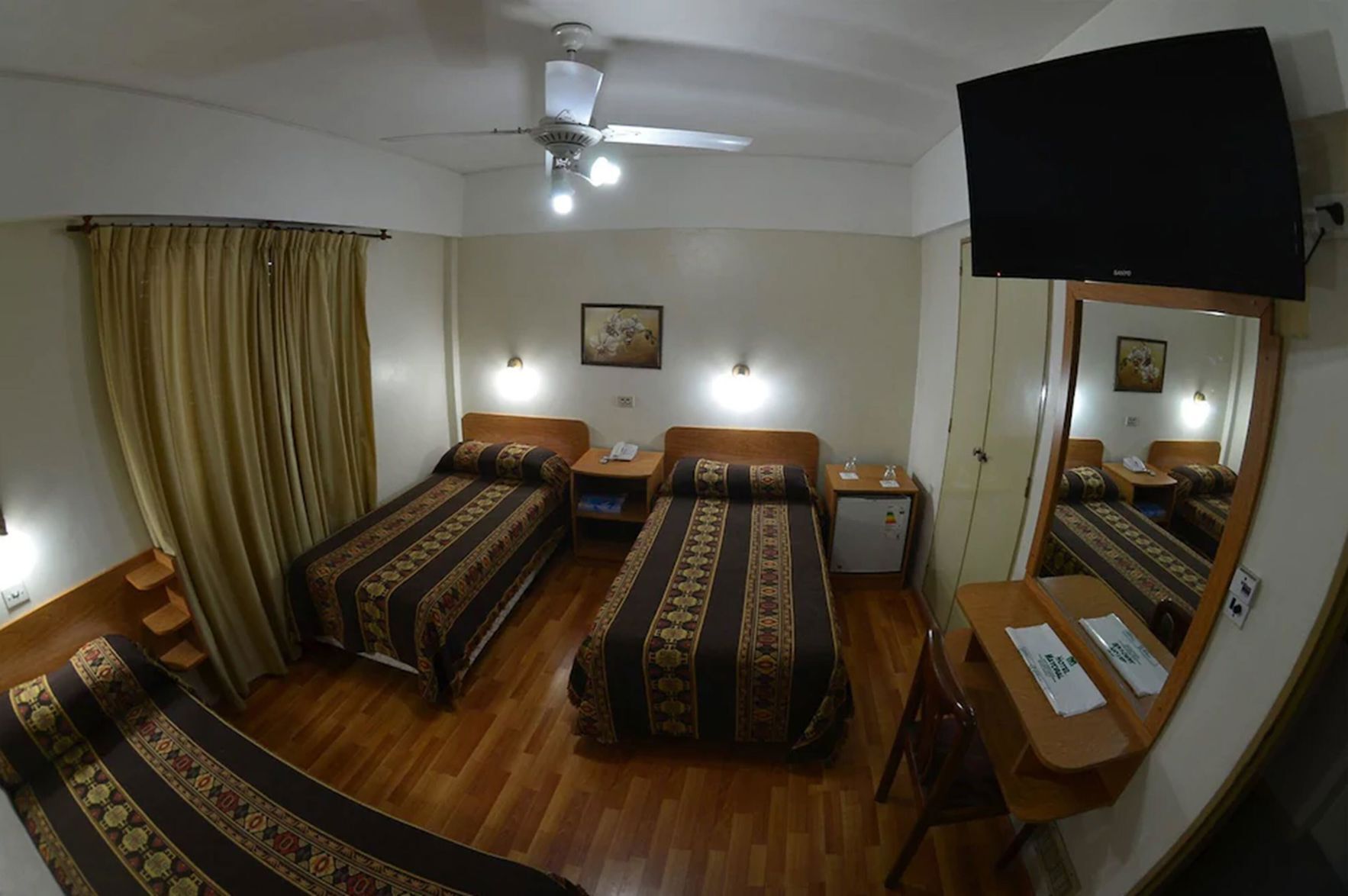 Minibar, safe på rommet, wi-fi (inkludert) og sengetøy