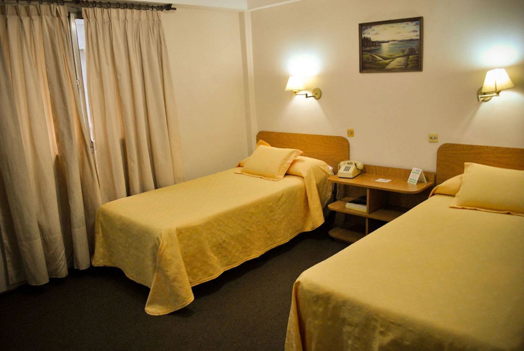 Minibar, safe på rommet, wi-fi (inkludert) og sengetøy