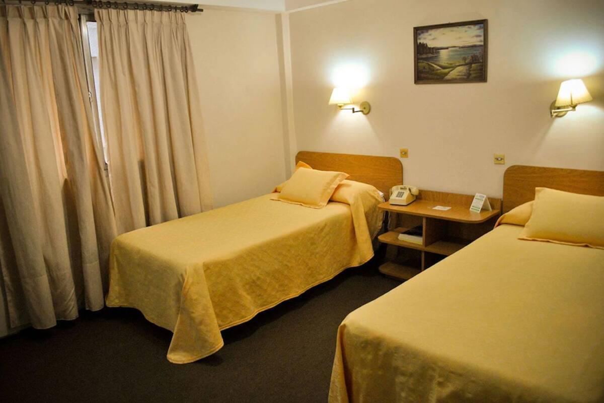 Minibar, safe på rommet, wi-fi (inkludert) og sengetøy