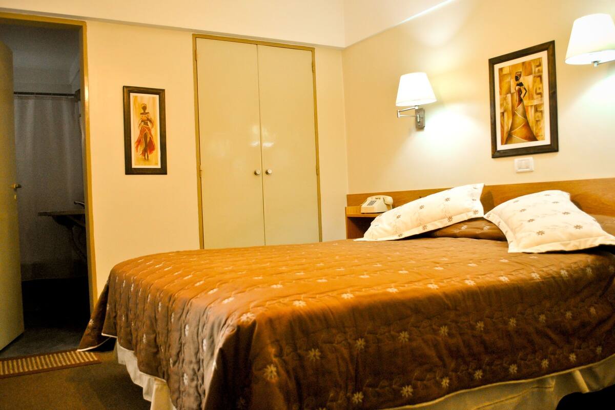 Minibar, in-room safe, free WiFi, bed sheets