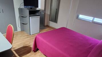 Habitación doble, 1 cama Queen size | Minibar, caja de seguridad en la habitación, wifi gratis y ropa de cama