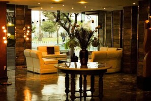 Lobby - Hotel Mayoral (Rosario)
