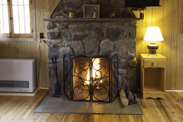 Cabin | 1 bedroom, rollaway beds, free WiFi, bed sheets