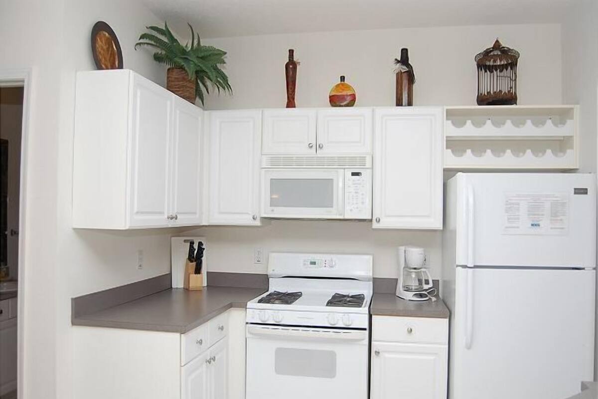 Condo, 2 Bedrooms, 2 Bathrooms | Private kitchen