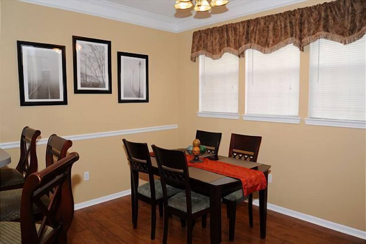 Condo, 1 Bedroom | In-room dining