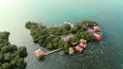 Urraca Monkey Island Eco Resort