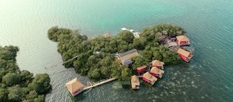 Urraca Monkey Island Eco Resort