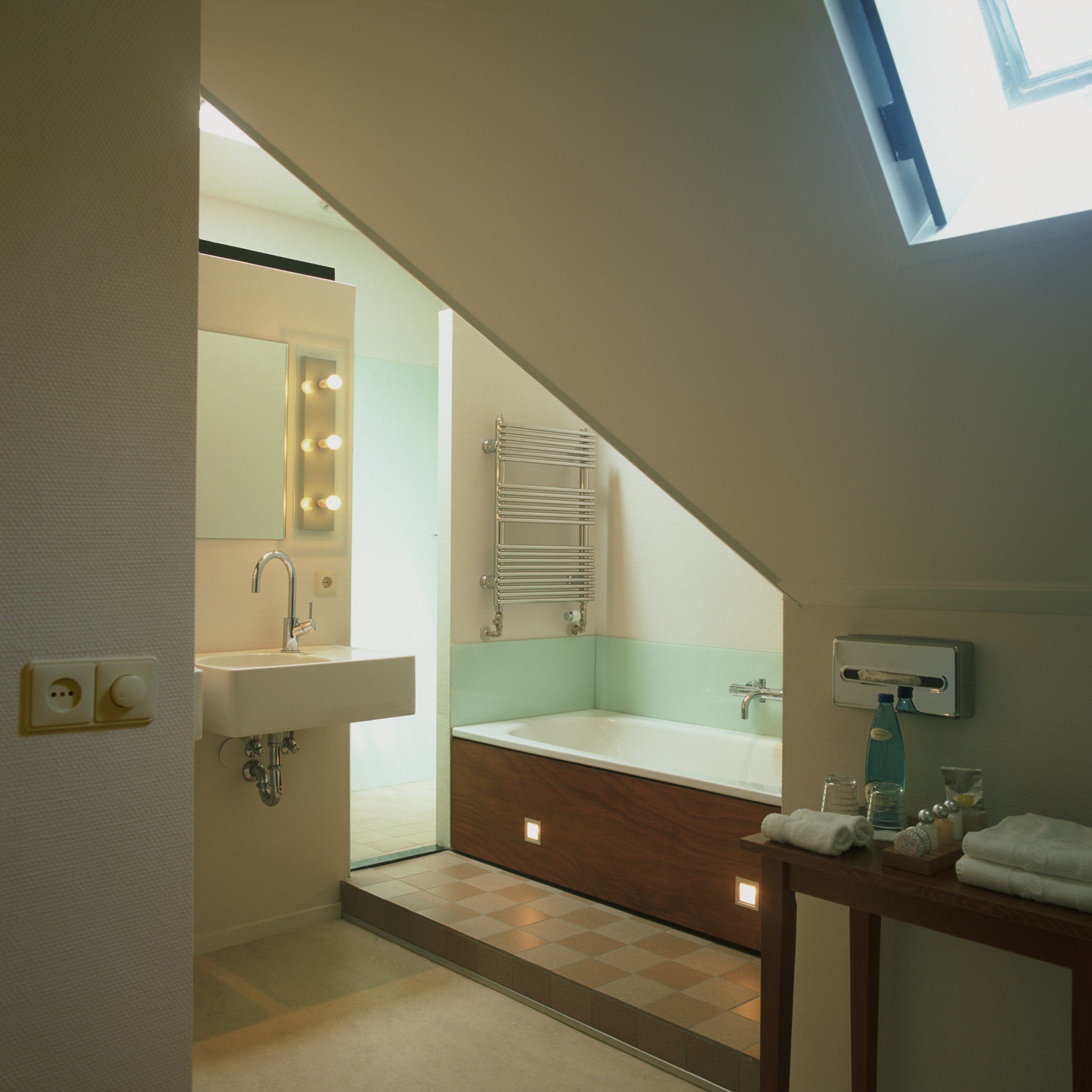 grand loft, 2 single beds | bathroom | free toiletries, towels