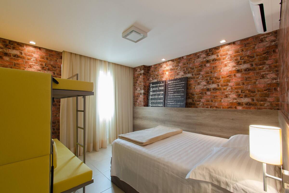3 bedrooms, Egyptian cotton sheets, pillowtop beds, in-room safe