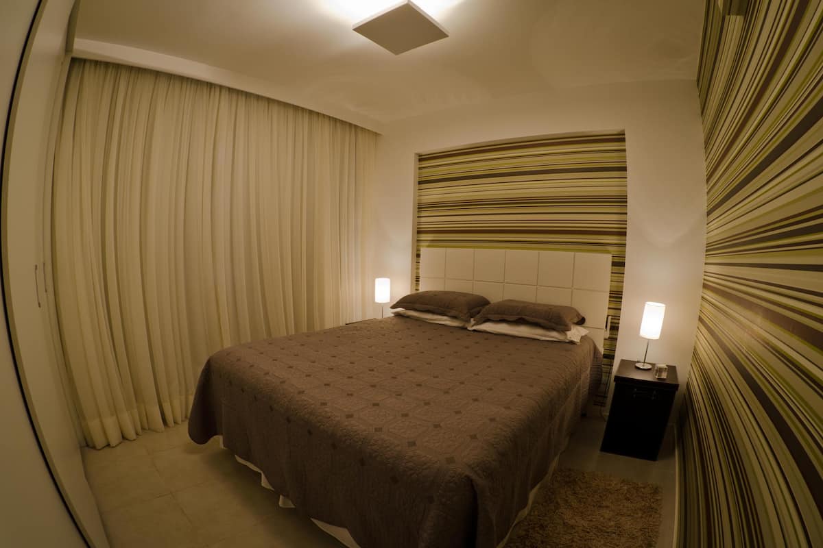 3 bedrooms, Egyptian cotton sheets, pillow-top beds, in-room safe