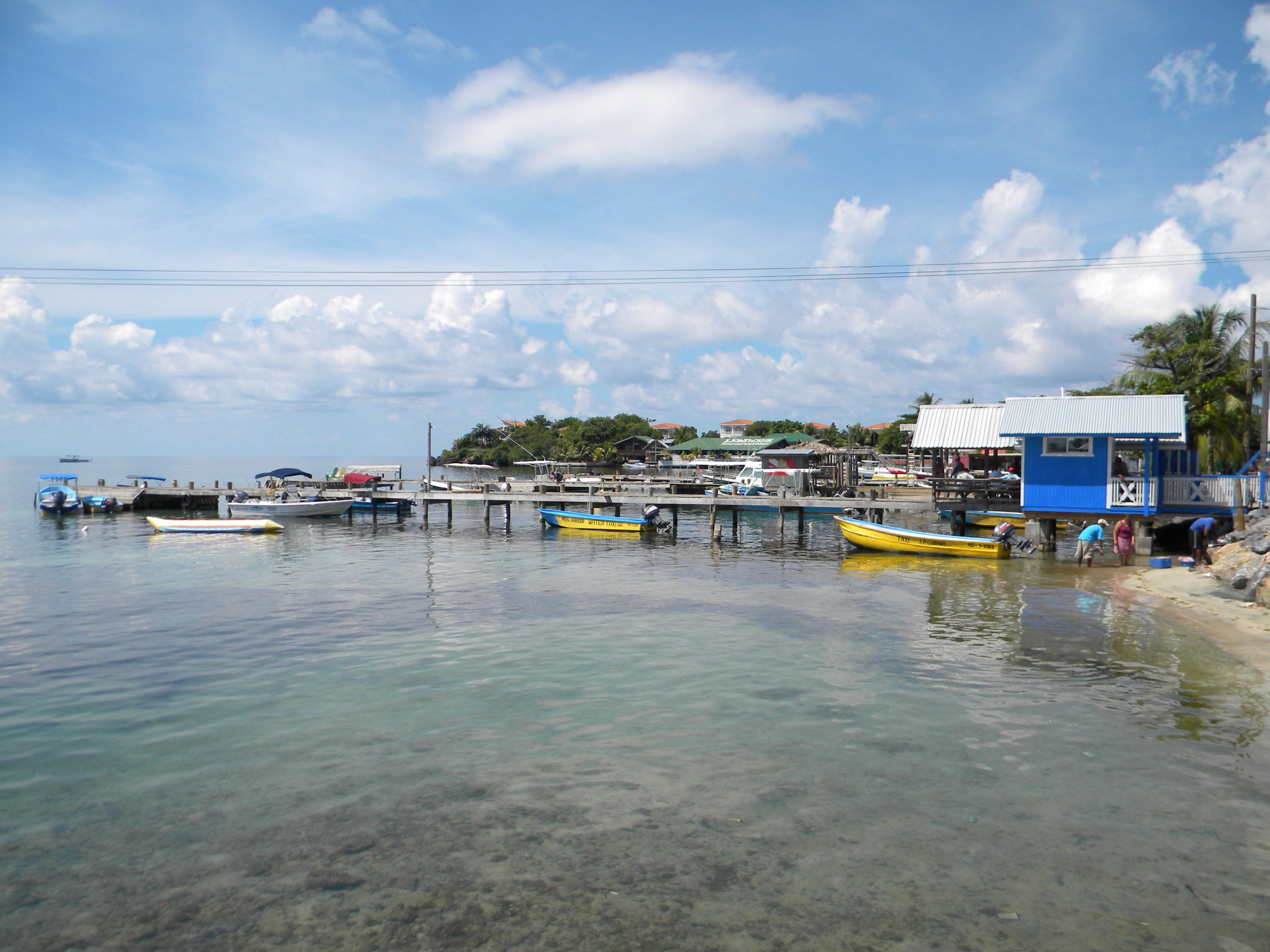 Gần bãi biển, cát trắng, khăn tắm biển 
