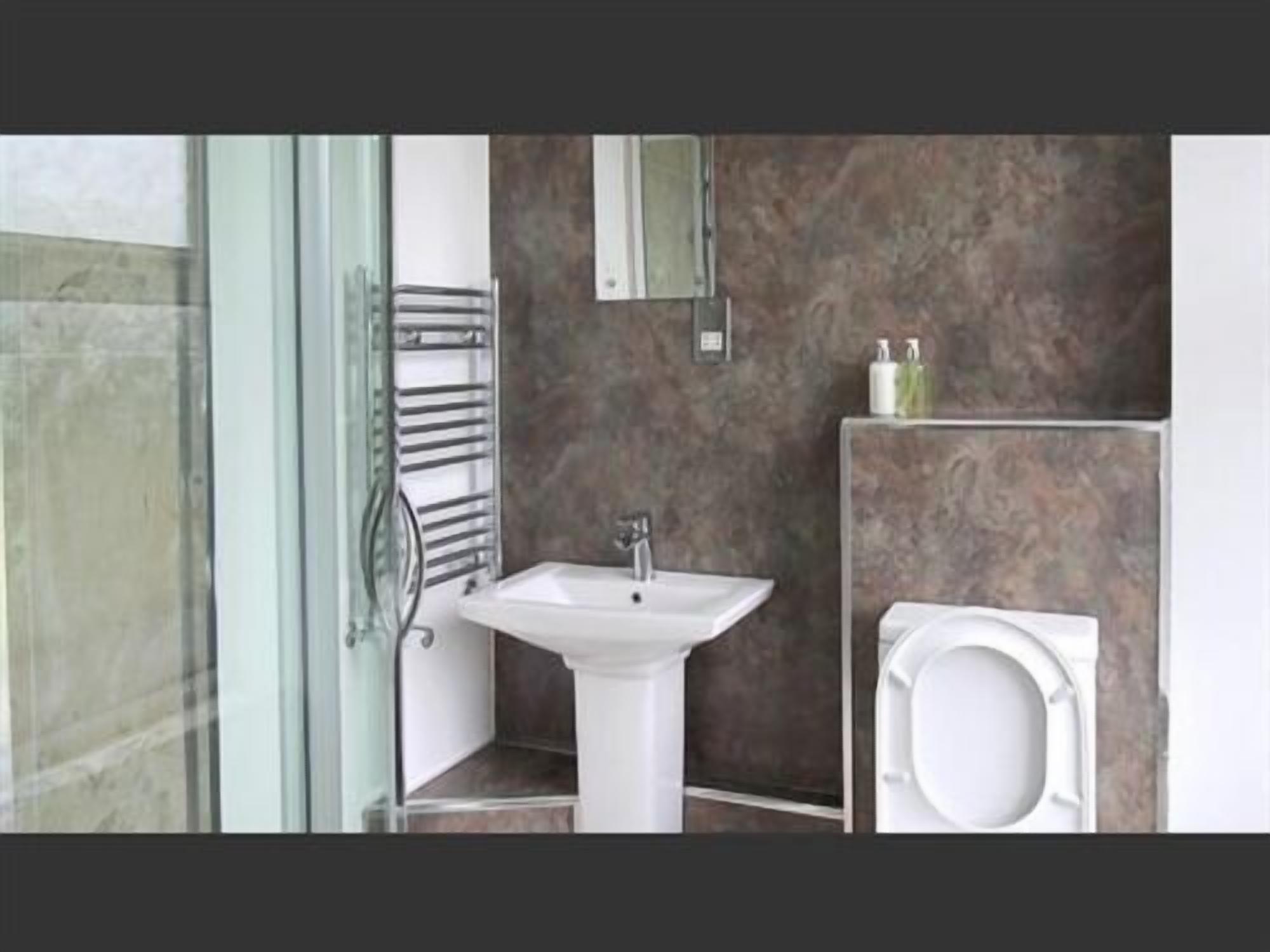 superior triple room, ensuite | bathroom
