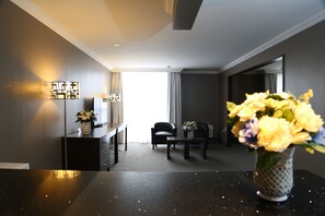Suite, 1 King Bed - Edward Hotel North York (Toronto)