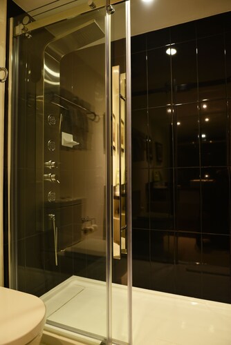 Edward Hotel North York
