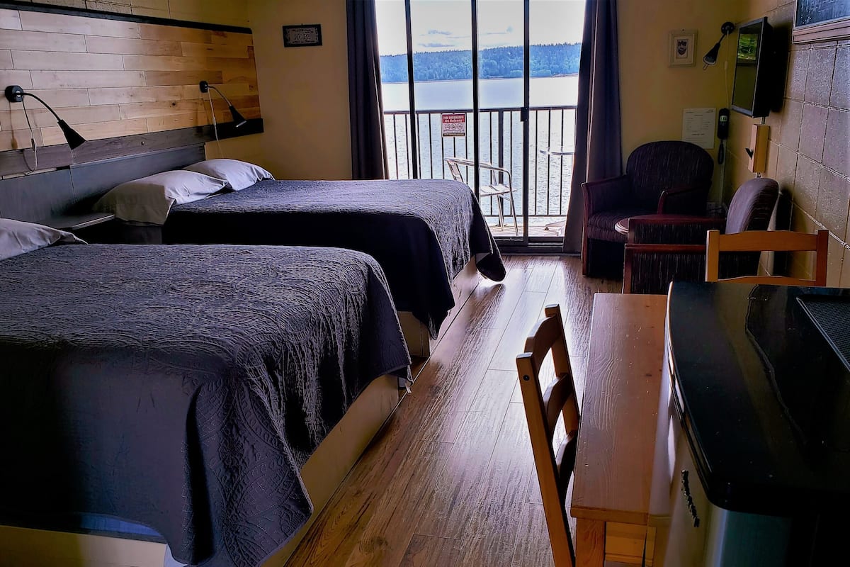 Oceanfront Room with Private Balcony 2 Double Main Floor | 2 bedrooms, premium bedding, desk, laptop workspace