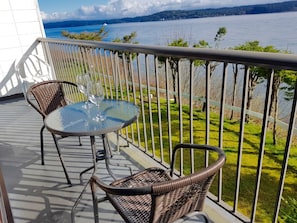 Terrace/patio - Above Tide Motel (Campbell River)