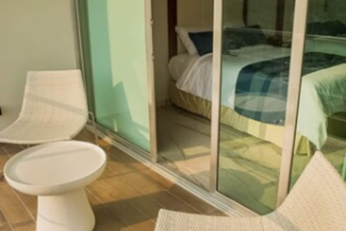 Suite junior, 1 cama de matrimonio grande, balcón, vistas a la piscina | Balcón