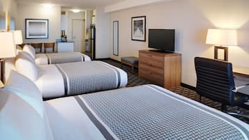 Deluxe Triple Room, Multiple Beds, Kitchen