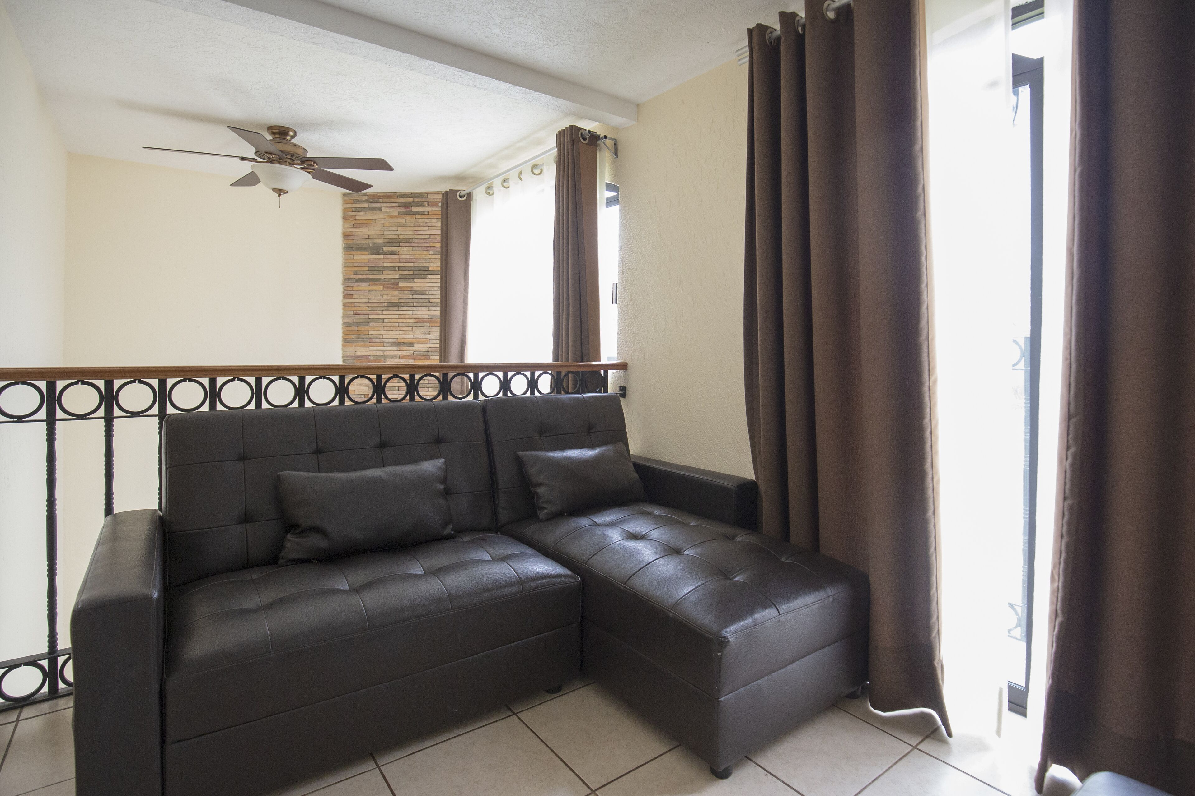 suite 6b | free wifi, bed sheets