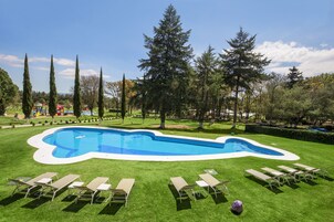 3 piscinas al aire libre, sillones reclinables de piscina