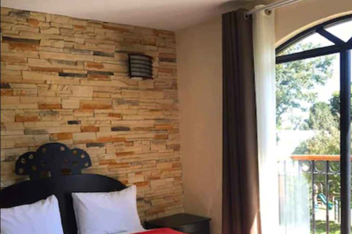 Suite 6A | Free WiFi, bed sheets
