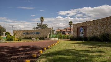 Vista frontal de la propiedad