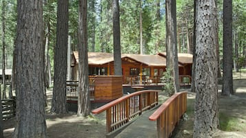 Room | Premium bedding, individually decorated, individually furnished