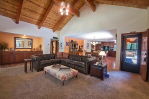 Bruin's Den | Living room