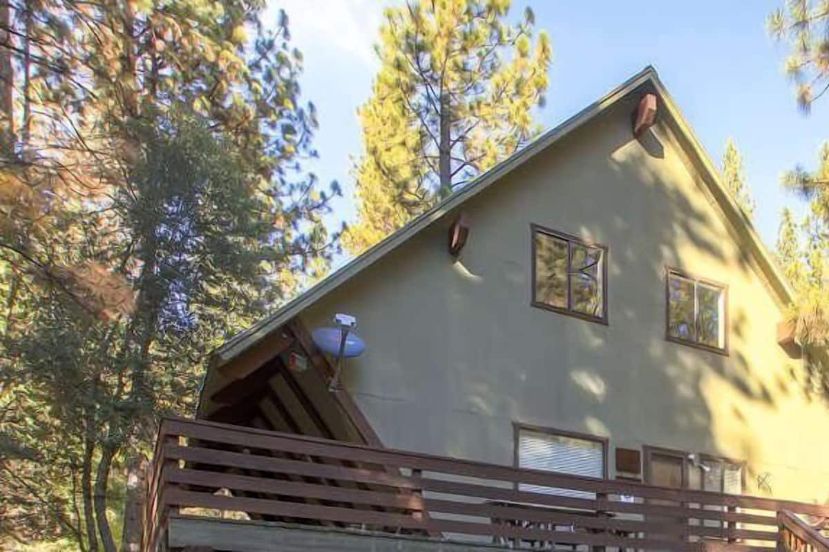 Yosemite's Creekside Birdhouse, Loft - 2697 Spelt Road, Wawona, CA | Hiên