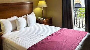 Single Room, 1 Double Bed | Premium bedding, minibar, in-room safe, desk