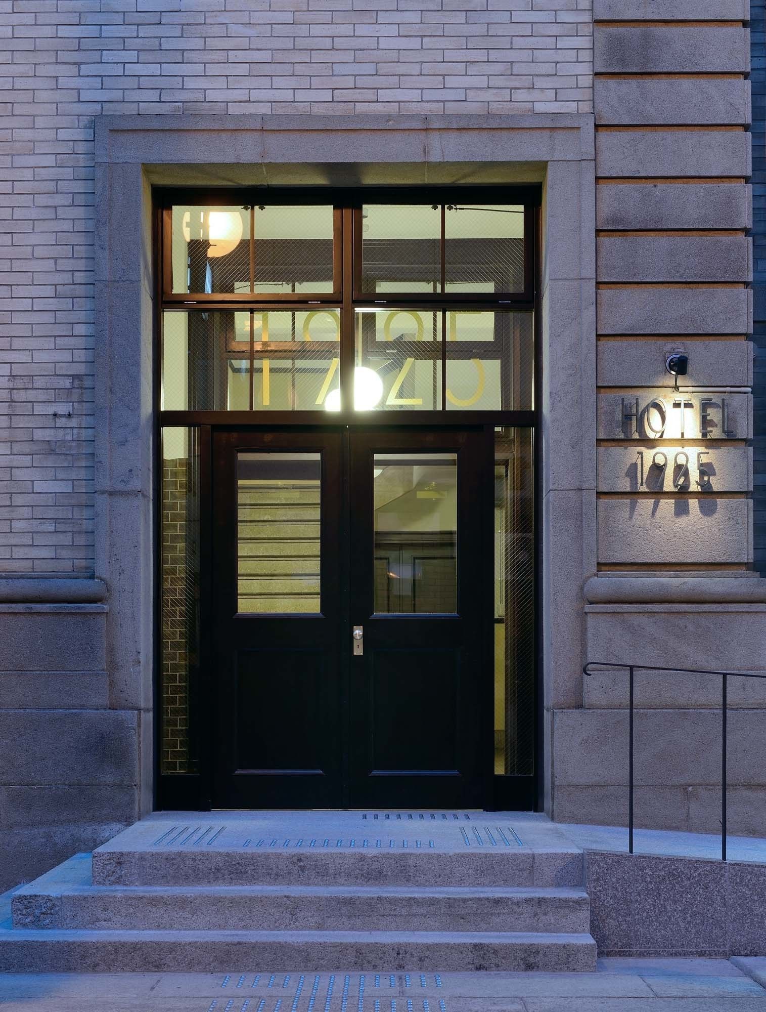 Pintu masuk properti