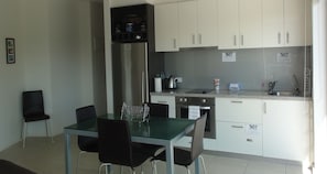 Executive Apartment, 2 Bedrooms, Balcony, Partial Ocean View | Private kitchen | Full-size fridge, microwave, stovetop, dishwasher - 507 at The Waves (Cowes)