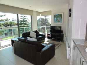 Executive Apartment, 2 Bedrooms, Balcony, Partial Ocean View | Living area