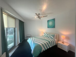 Executive Apartment, 2 Bedrooms, Balcony, Partial Ocean View - 507 at The Waves (Cowes)