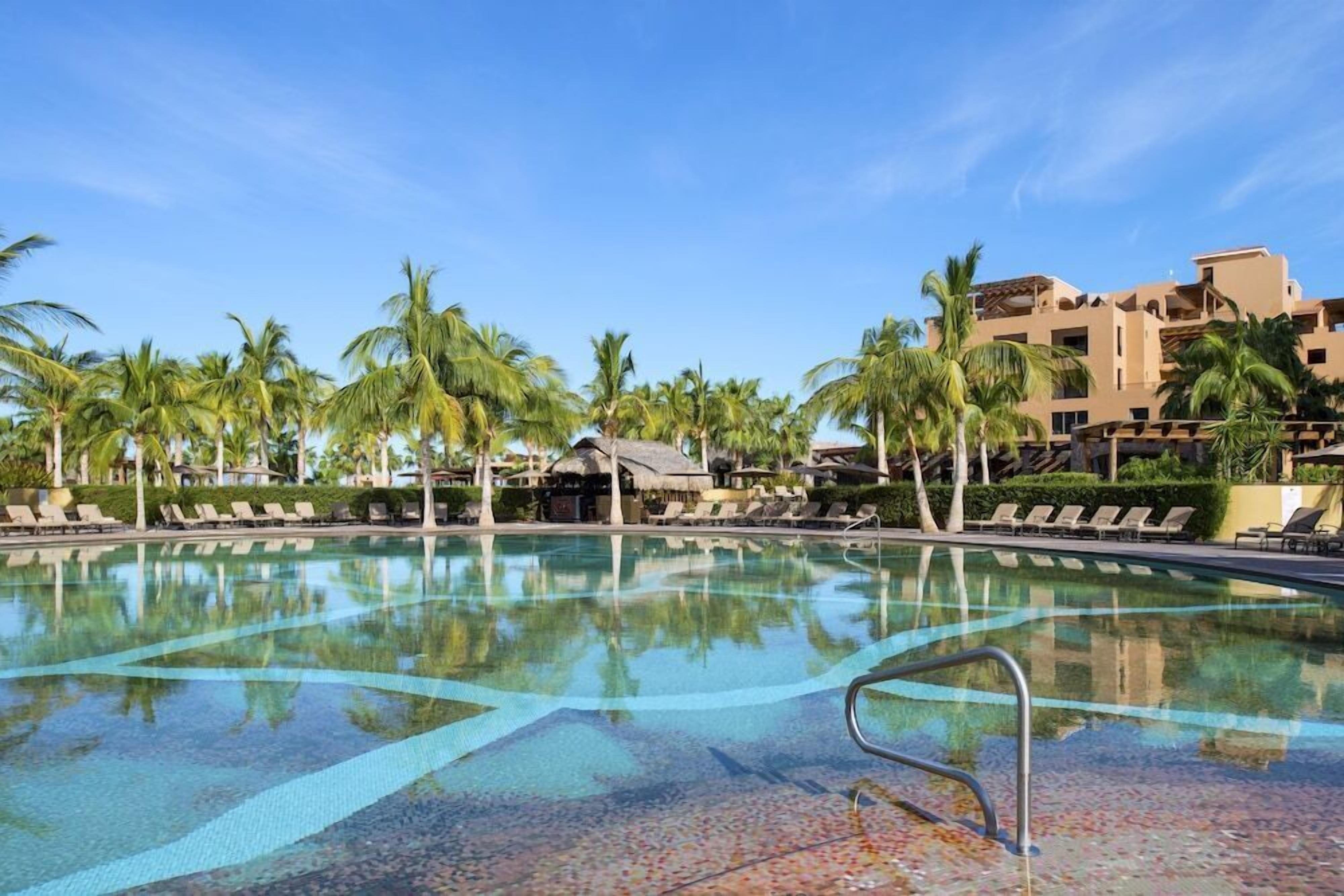 5 hồ bơi ngoài trời 