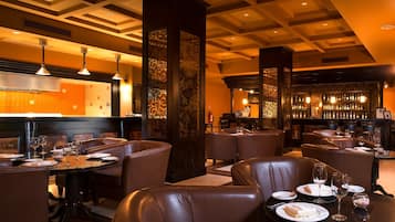 3 restaurants, spécialités Cuisine internationale