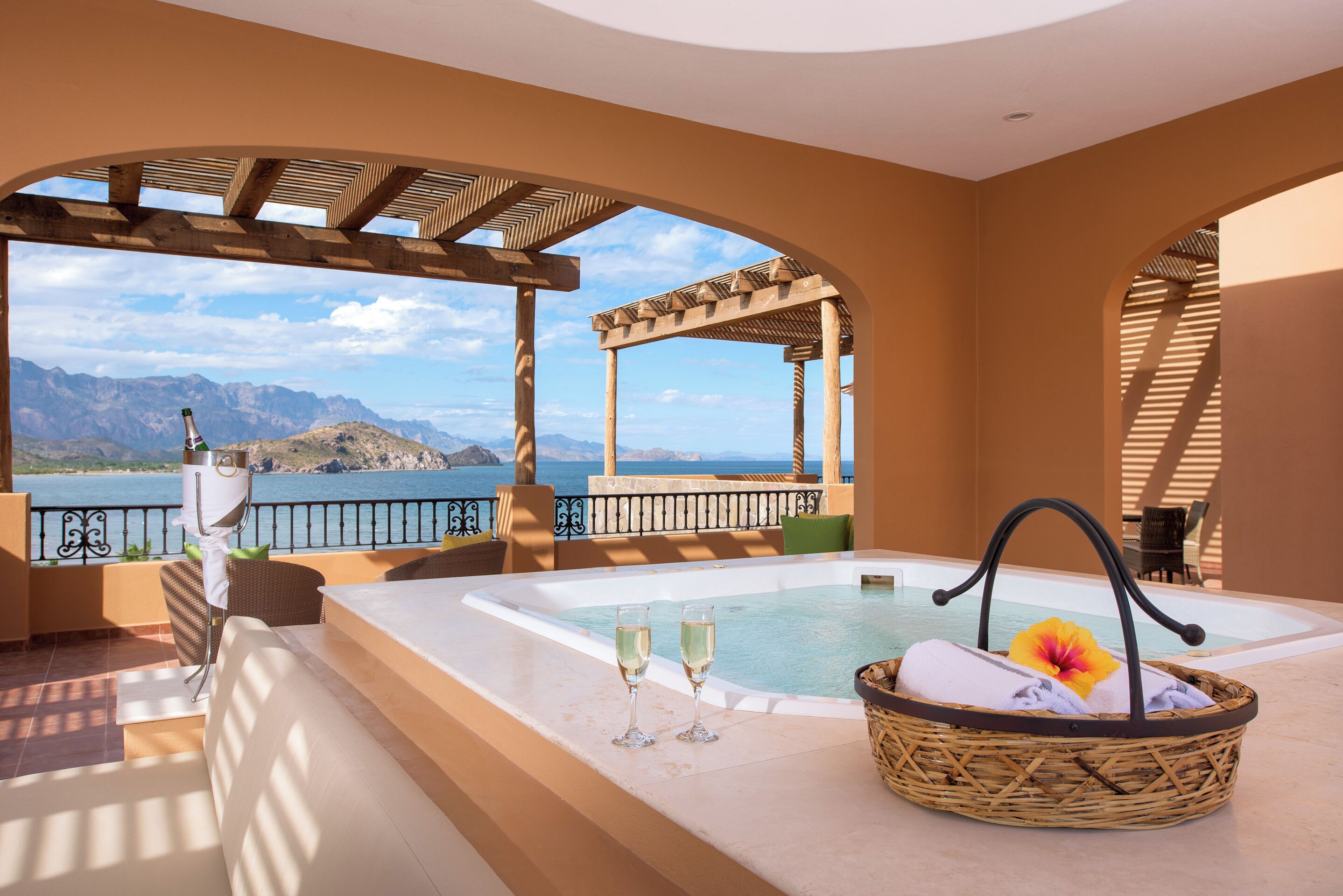 Bồn tắm spa ngoài trời