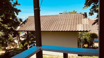 Standard Bungalow Triple room | Terrace/patio