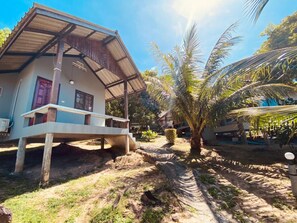 Standard Bungalow Triple room | Free WiFi - Phupha Bungalow (Ko Pha-ngan)