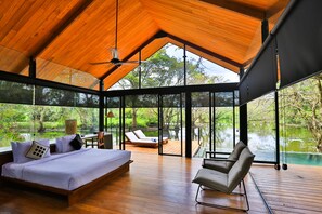 Karanda - Water Chalet with Plunge Pool (10% off on food) | Sängtillbehör av högsta kvalitet och minibar