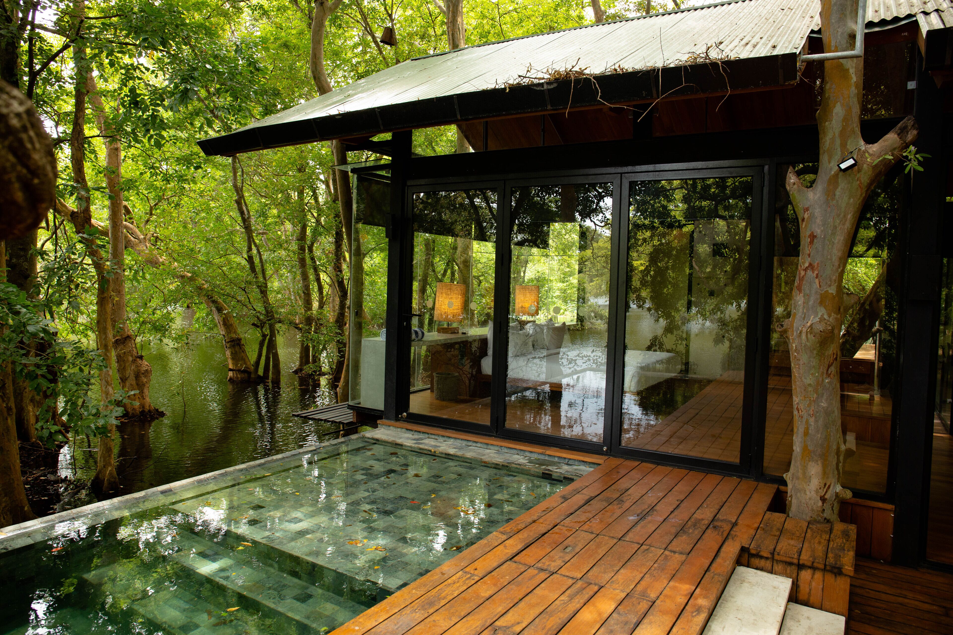 Ropa de cama de alta calidad, minibar, caja fuerte y escritorio