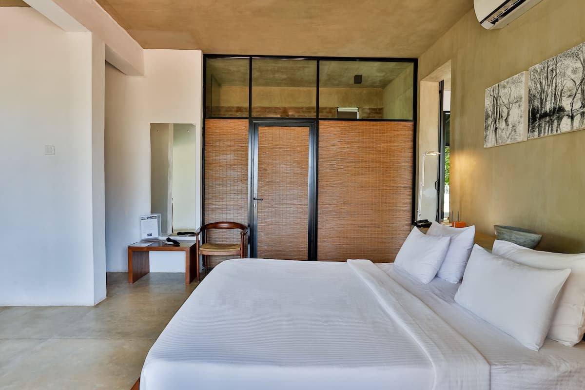 Premium bedding, minibar, in-room safe, desk