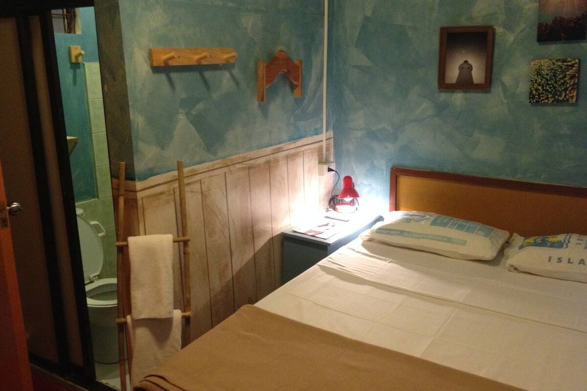 Habitación doble | Escritorio, cortinas blackout, wifi gratis y ropa de cama