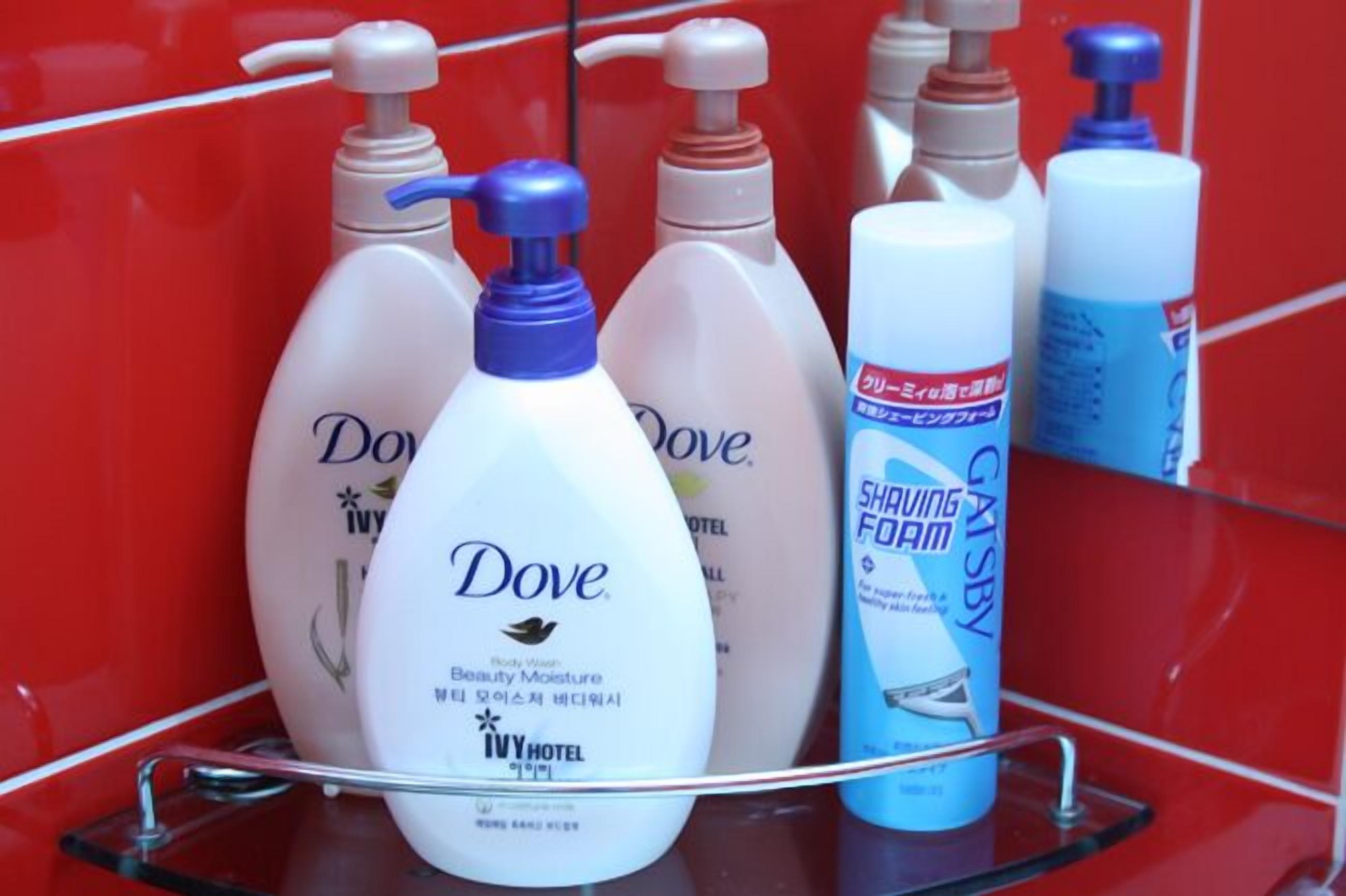 jetted bath, free toiletries, hair dryer