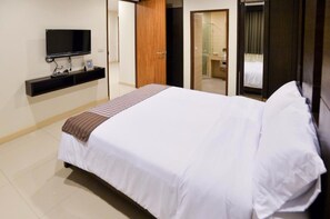 ตู้นิรภัยในห้องพัก, โต๊ะทำงาน, Wi-Fi ฟรี